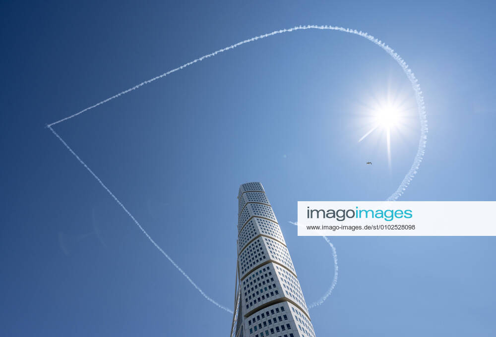 The pilots in the Scandinavian Airshow crew drew a heart around the Turing Torso in Malmo, Sweden, on July17. Scandinavian Airshow has designed heart formations around Sweden since their regular air shows abroad have been cancelled due to the coronavirus pandemic. MALMÖ Sweden