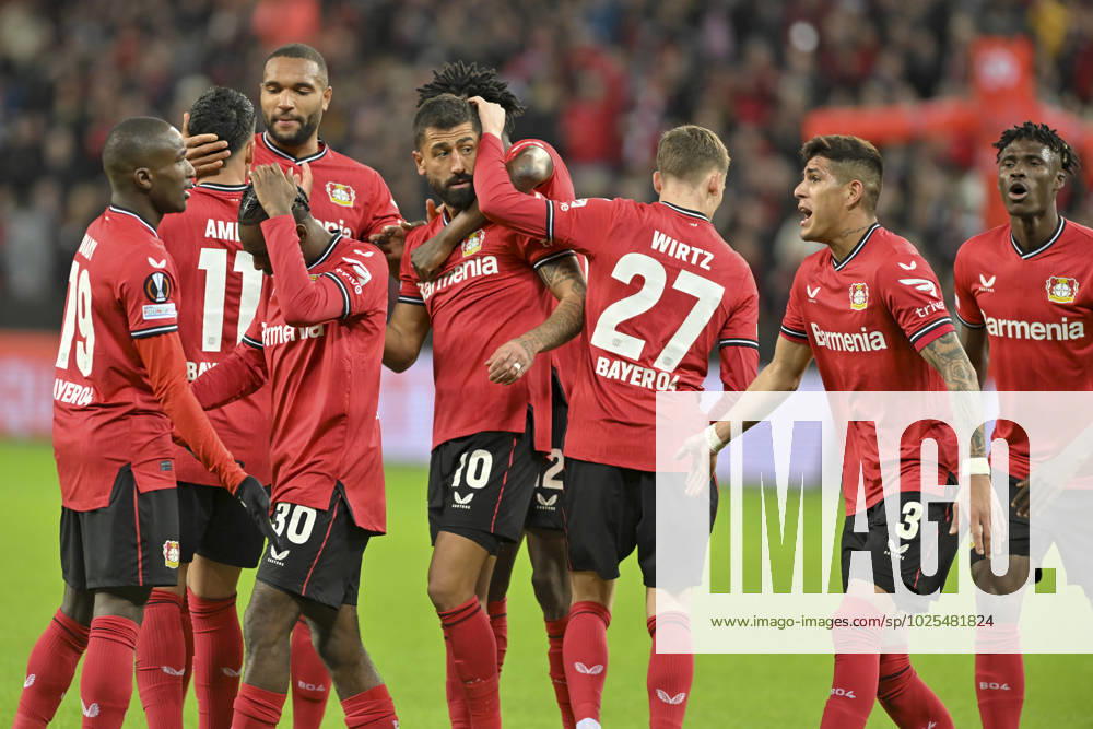 Die Mannschaft von Leverkusen Jubel Freude Emotion Torjubel Kerem Demirbay ( 10, Bayer 04 Leverkusen) erzielt das Tor zum 1:0 09.03.2023 Fussball Europa League, Bayer 04 Leverkusen vs Ferencvaros Budapest, BayArena, Leverkusen, NRW Germany