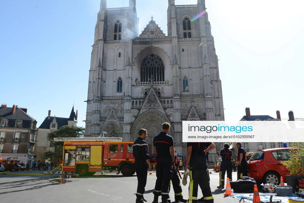 Un feu s est declare a la cathedrale de Nantes (Loire-Atlantique) NEWS: Feu a la cathedrale - Nantes - 19 07 2020 RonanHoussin Panoramic
