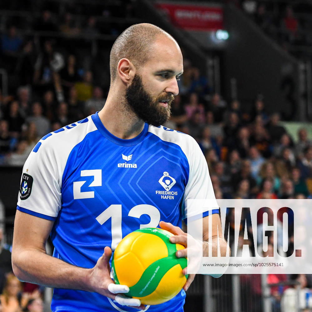 GER, 2023 CEV Volleyball Champions League, VfB Friedrichshafen (GER) vs Jastrzebski Wegiel (POL) 09.03.2023, ratiopharm Arena, Neu-Ulm, GER, 2023 CEV Volleyball Champions League, VfB Friedrichshafen (GER) vs Jastrzebski Wegiel (POL), Viertelfinale, im Bild Vojin Cacic (Friedrichshafen, 13)