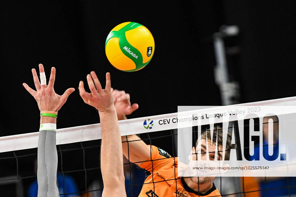 GER, 2023 CEV Volleyball Champions League, VfB Friedrichshafen (GER) vs Jastrzebski Wegiel (POL) 09.03.2023, ratiopharm Arena, Neu-Ulm, GER, 2023 CEV Volleyball Champions League, VfB Friedrichshafen (GER) vs Jastrzebski Wegiel (POL), Viertelfinale, im Bild Trevor Clevenot (Jastrzebski, 17)