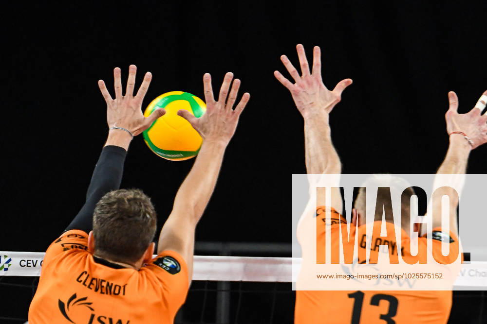 GER, 2023 CEV Volleyball Champions League, VfB Friedrichshafen (GER) vs Jastrzebski Wegiel (POL) 09.03.2023, ratiopharm Arena, Neu-Ulm, GER, 2023 CEV Volleyball Champions League, VfB Friedrichshafen (GER) vs Jastrzebski Wegiel (POL), Viertelfinale, im Bild Trevor Clevenot (Jastrzebski, 17), Jurij Gladyr (Jastrzebski, 13)