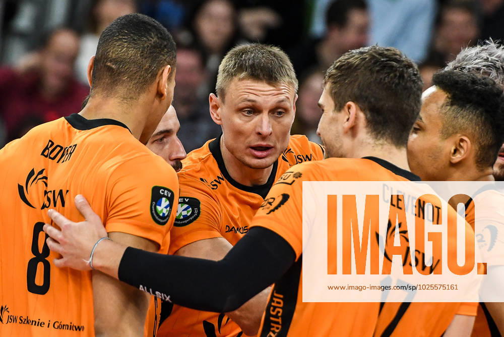 GER, 2023 CEV Volleyball Champions League, VfB Friedrichshafen (GER) vs Jastrzebski Wegiel (POL) 09.03.2023, ratiopharm Arena, Neu-Ulm, GER, 2023 CEV Volleyball Champions League, VfB Friedrichshafen (GER) vs Jastrzebski Wegiel (POL), Viertelfinale, im Bild Jurij Gladyr (Jastrzebski, 13) in der Bildmitte