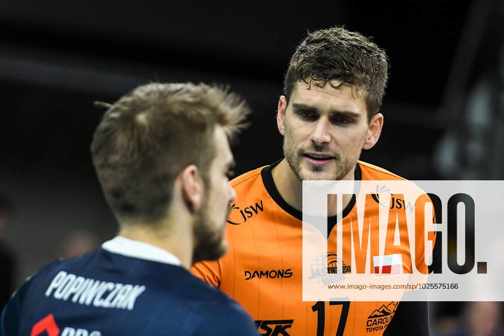 GER, 2023 CEV Volleyball Champions League, VfB Friedrichshafen (GER) vs Jastrzebski Wegiel (POL) 09.03.2023, ratiopharm Arena, Neu-Ulm, GER, 2023 CEV Volleyball Champions League, VfB Friedrichshafen (GER) vs Jastrzebski Wegiel (POL), Viertelfinale, im Bild Jakub Popiwczak (Jastrzebski, 3), Trevor Clevenot (Jastrzebski, 17)
