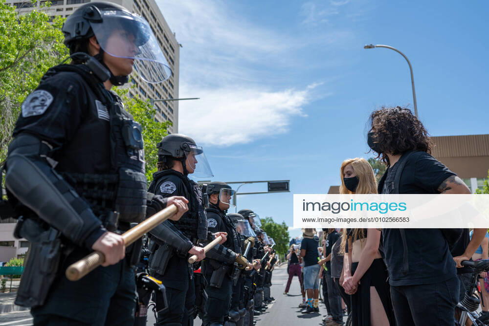 July 19, 2020.Counter protesters at the We Can t Breathe protest against the public health order to wear facemasks form a buffer between Albuquerque police officers in riot gear and other counter protesters in Civic Plaza, Sunday afternoon. Albuquerque USA - ZUMAab1_ 20200719_zaf_ab1_001