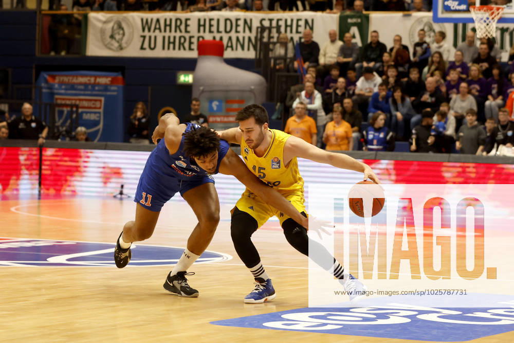 easyCredit Basketball Bundesliga, BBL, Saison 2022 2023, Herren, Syntainics MBC - Alba Berlin, 45, Tamir Blatt, Alba Berlin, 11, Kostja Mushidi, Syntainics MBC Weißenfels Stadthalle Sachsen-Anhalt Germany
