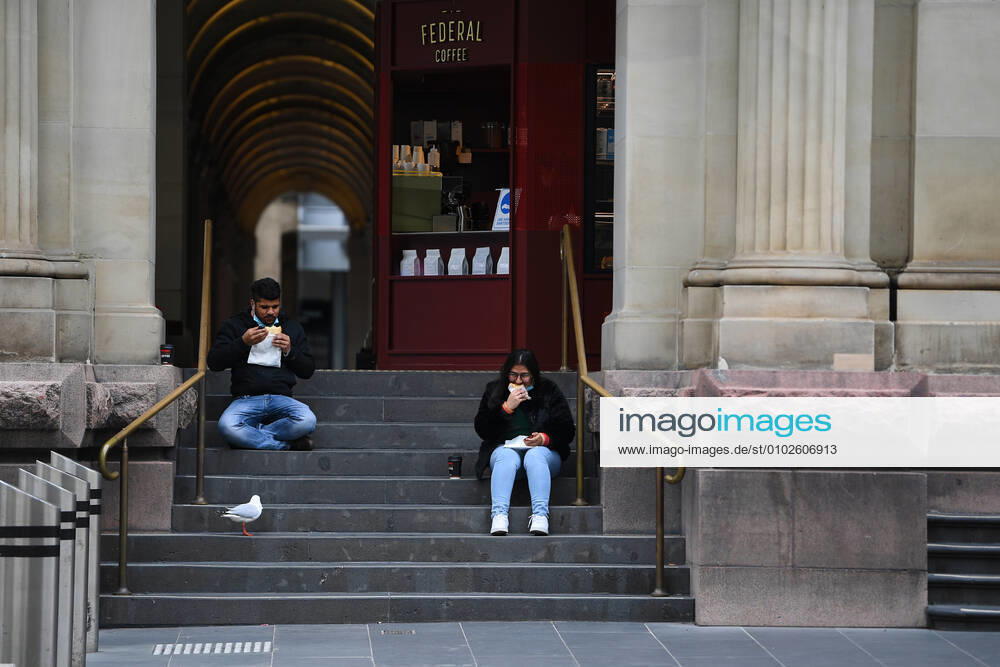 VICTORIA CORONAVIRUS COVID-19, People are seen eating along Bourke Street Mall in Melbourne, Thursday, July 23, 2020. Five more Victorians have died from coronavirus as the state records 403 new cases of the disease. ( NO ARCHIVING, , NO USE IN BOOKS WITHOUT CONSENT MELBOURNE VIC AUSTRALIA