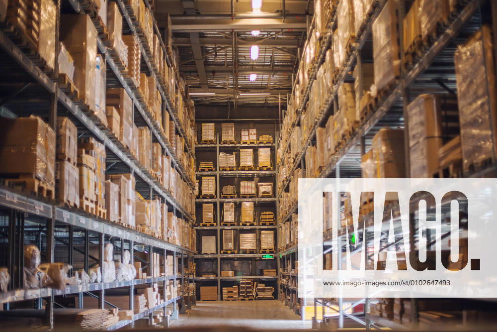 IMAGO Creative: Business, Inflation und Lieferketten Goods on indoor shelves 501831589610651656