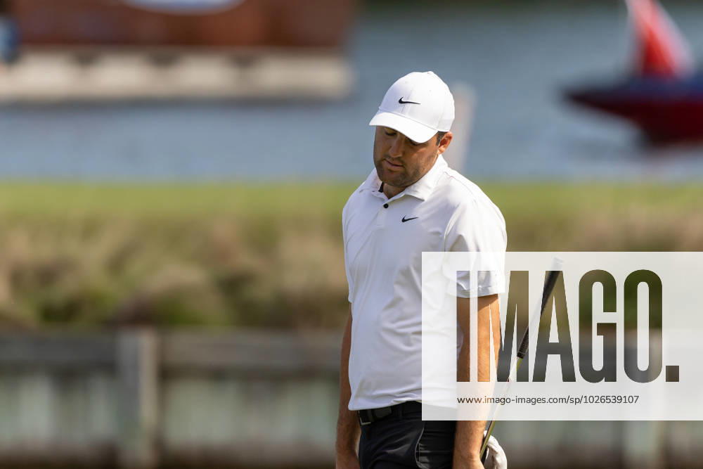AUSTIN, TX - MARCH 25: Scottie Scheffler drops his head after missing a birdie putt on the 13th green during the Round of 16 of the PGA, Golf Herren World Golf Championships Dell Technologies Match Play on March 25, 2023, at Austin County Club in Austin, TX. (Photo by David Buono Icon Sportswire) GOLF: MAR 25 PGA - World Golf Championships-Dell Technologies Match Play Icon230325012