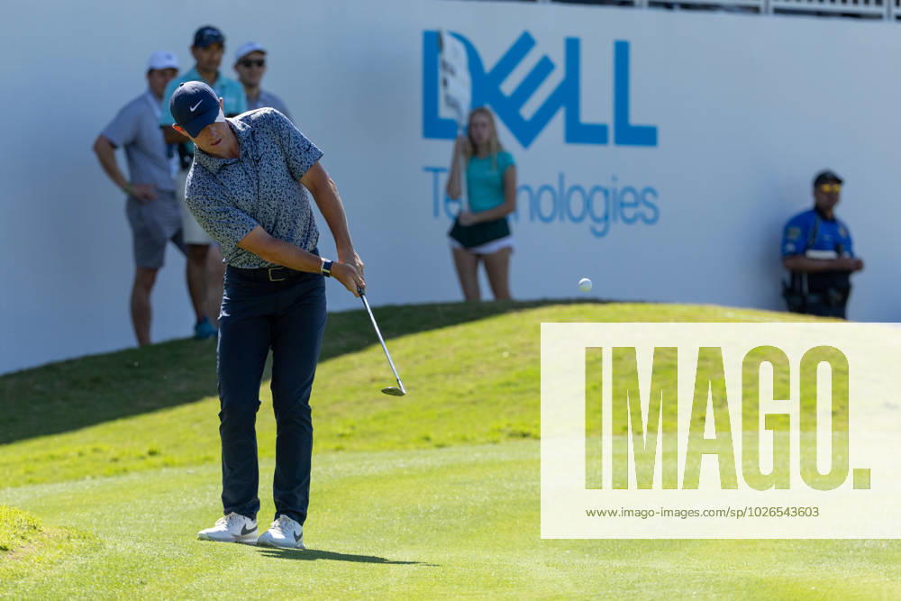 AUSTIN, TX - MARCH 25: Rory McIlroy attempts an eagle chip on the 13th hole during the Quarterfinals of the PGA, Golf Herren World Golf Championships Dell Technologies Match Play on March 25, 2023, at Austin County Club in Austin, TX. (Photo by David Buono Icon Sportswire) GOLF: MAR 25 PGA - World Golf Championships-Dell Technologies Match Play Icon230325078
