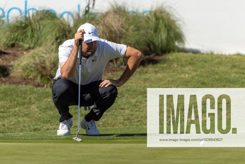 AUSTIN, TX - MARCH 25: Scottie Scheffler lines up a birdie attempt on the 15th green during the Quarterfinals of the PGA, Golf Herren World Golf Championships Dell Technologies Match Play on March 25, 2023, at Austin County Club in Austin, TX. (Photo by David Buono Icon Sportswire) GOLF: MAR 25 PGA - World Golf Championships-Dell Technologies Match Play Icon230325083