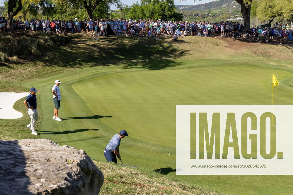 AUSTIN, TX - MARCH 25: Rory McIlroy attempts a birdie putt form the fridge of the 17th green while a large gallery of spectators watch during the Quarterfinals of the PGA, Golf Herren World Golf Championships Dell Technologies Match Play on March 25, 2023, at Austin County Club in Austin, TX. (Photo by David Buono Icon Sportswire) GOLF: MAR 25 PGA - World Golf Championships-Dell Technologies Match Play Icon230325091