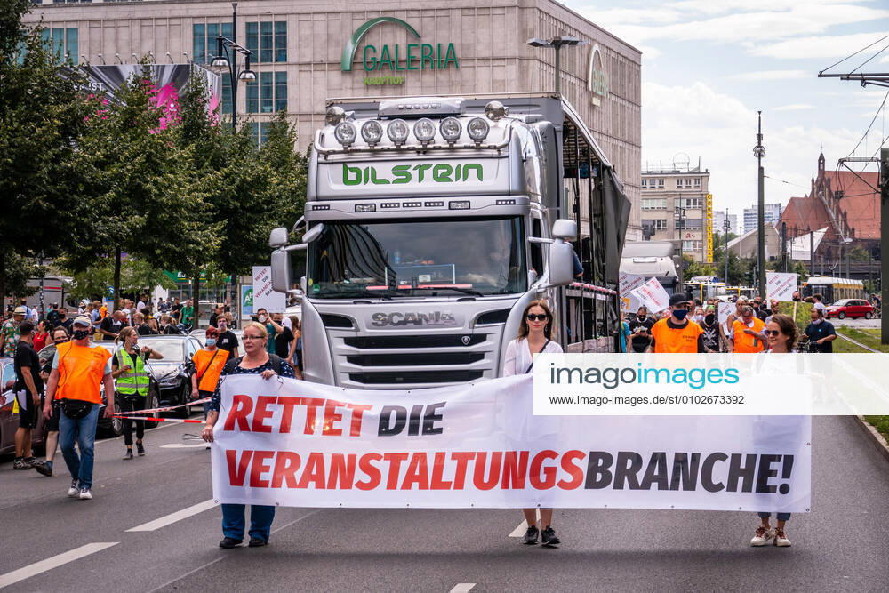 Berlin, Demonstration Rettet die Veranstaltungsbranche 24.07.2020,Berlin,Deutschland,GER,Demo Rettet die Veranstaltungsbranche.Zum inzwischen dritten Mal bringen Akteure der Sparte ihr Anliegen lautstark auf die Straßen Berlins.