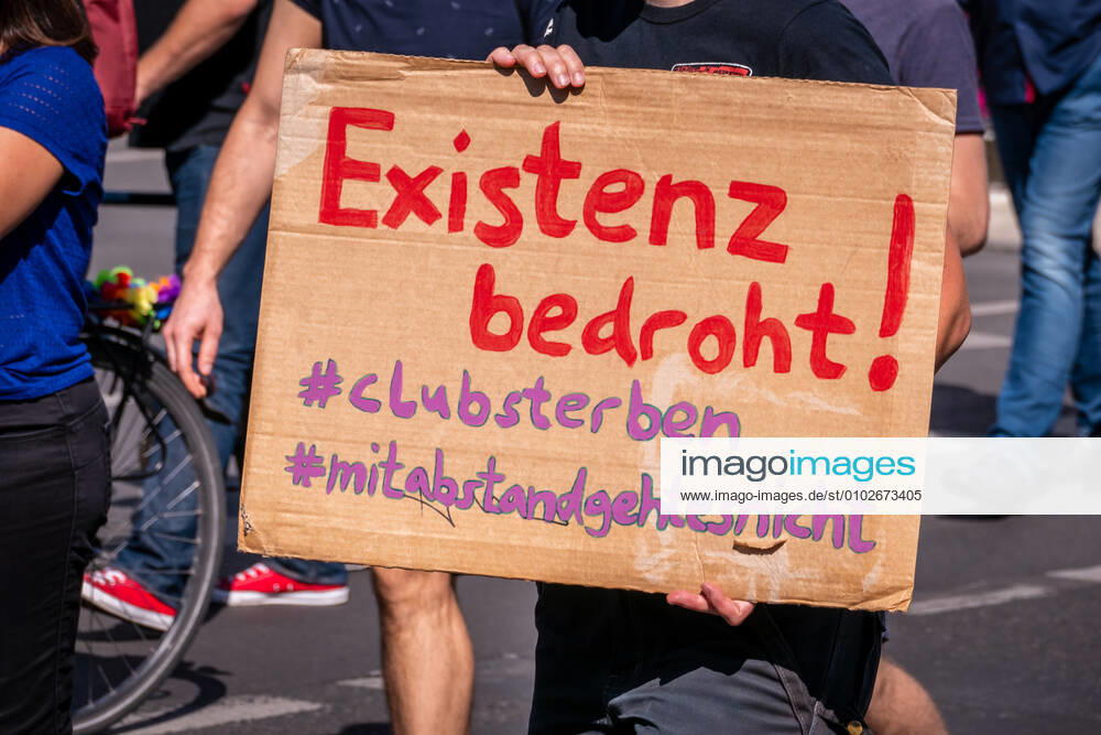 Berlin, Demonstration Rettet die Veranstaltungsbranche 24.07.2020,Berlin,Deutschland,GER,Demo Rettet die Veranstaltungsbranche.Zum inzwischen dritten Mal bringen Akteure der Sparte ihr Anliegen lautstark auf die Straßen Berlins. Existenz bedroht!
