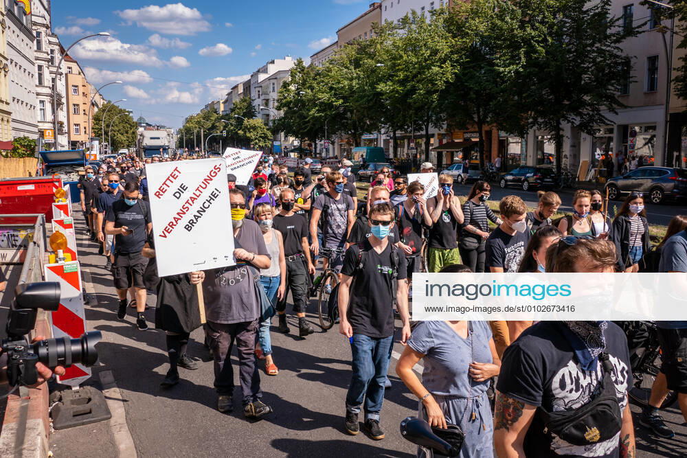 Berlin, Demonstration Rettet die Veranstaltungsbranche 24.07.2020,Berlin,Deutschland,GER,Demo Rettet die Veranstaltungsbranche.Zum inzwischen dritten Mal bringen Akteure der Sparte ihr Anliegen lautstark auf die Straßen Berlins.