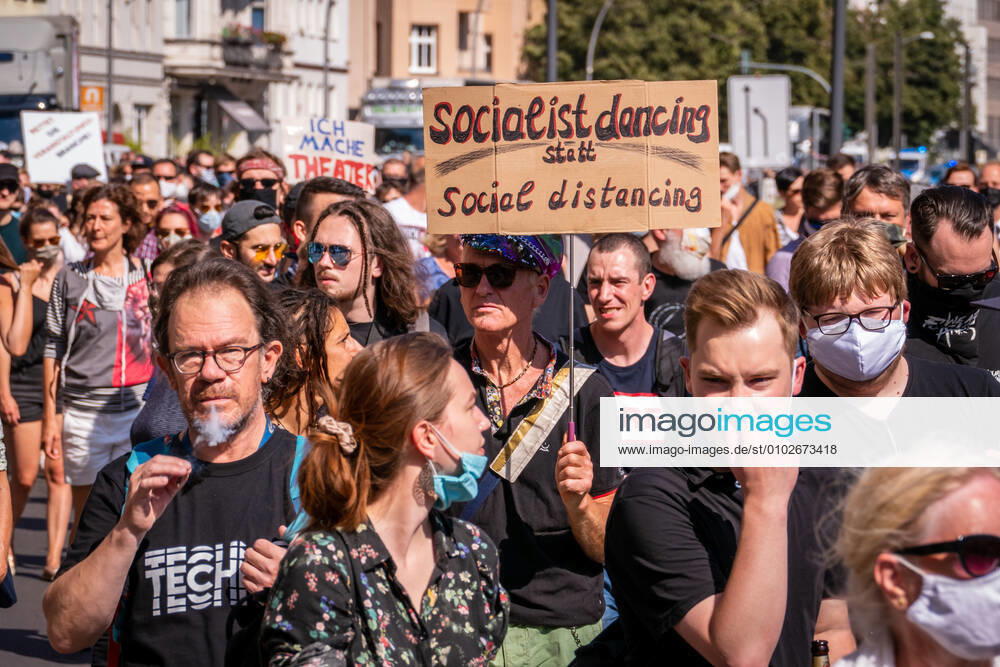 Berlin, Demonstration Rettet die Veranstaltungsbranche 24.07.2020,Berlin,Deutschland,GER,Demo Rettet die Veranstaltungsbranche.Zum inzwischen dritten Mal bringen Akteure der Sparte ihr Anliegen lautstark auf die Straßen Berlins.