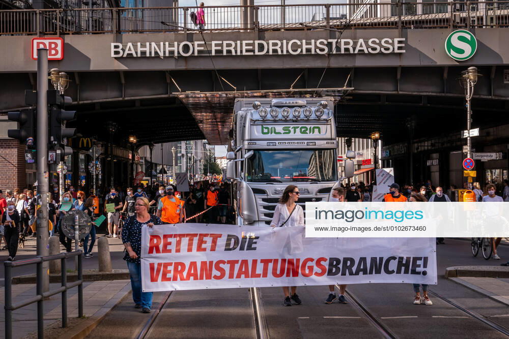 Berlin, Demonstration Rettet die Veranstaltungsbranche 24.07.2020,Berlin,Deutschland,GER,Demo Rettet die Veranstaltungsbranche.Zum inzwischen dritten Mal bringen Akteure der Sparte ihr Anliegen lautstark auf die Straßen Berlins.