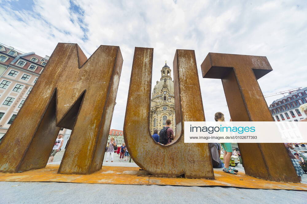 Bilder des Jahres 2020, Entertainment 07 Juli Entertainment Themen der Woche KW30 Nicht-Museum für zeitgemäße Kunst Rund 300 Künstler aus Dresden, Deutschland und der ganzen Welt stellten eine Tag lang ihre Bilder, Skulpturen, Filme, Installationen und Performances vor. Hüseyin Arda, MUT Dresden Sachsen GERMANY