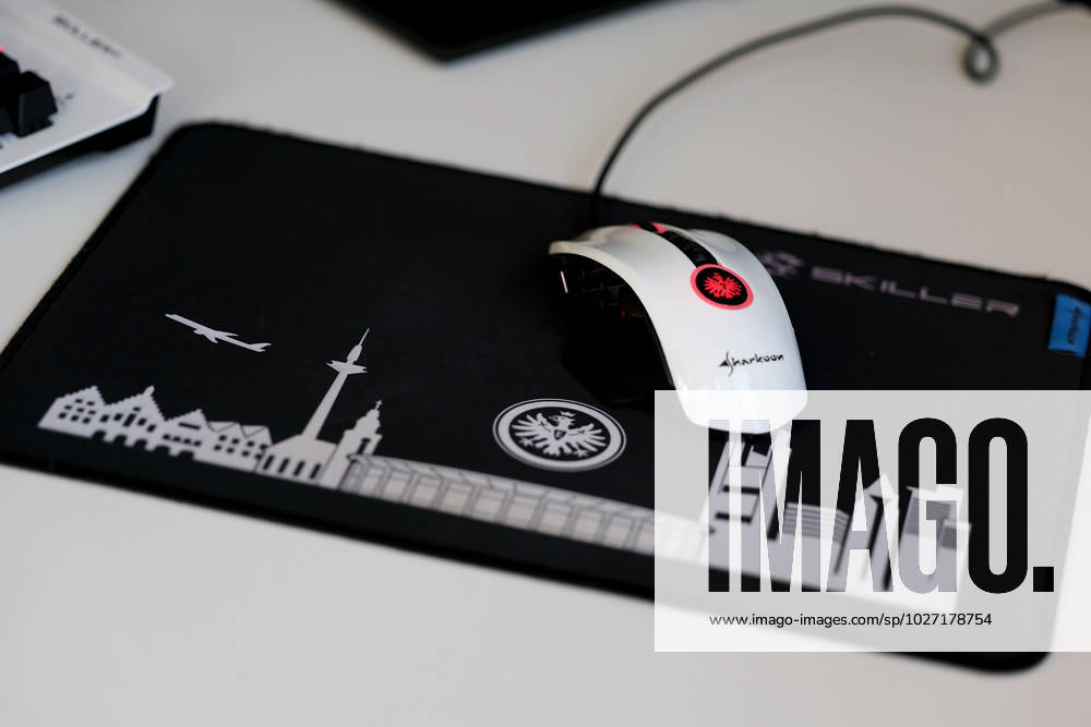 Eröffnung der Esports Academy von Eintracht Frankfurt v.l., Symbolfoto, Symbolbild: ESPORTS Spielstation, Computermaus, Eintracht Frankfurt Logo