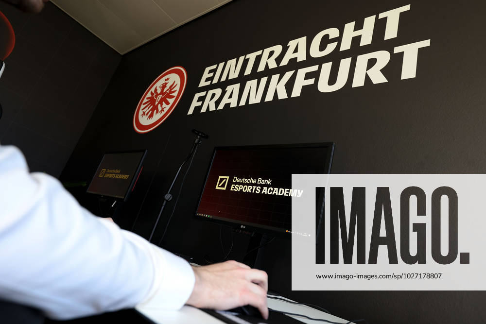 Eröffnung der Esports Academy von Eintracht Frankfurt v.l., Symbolfoto, Symbolbild: Spieler am PC, Esports Academy