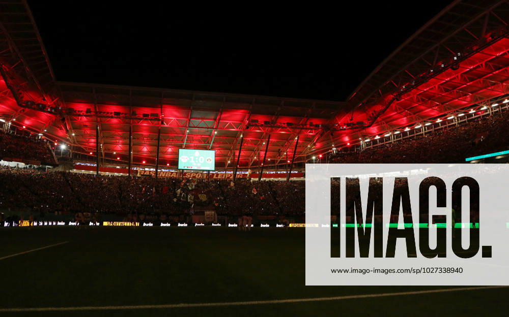 Licht aus im Stadion Stromausfall in der 75. Minute Fußball Fussball DFB Pokal Viertelfinale Saison 2022 2023 05.04.2023 RedBull RB Leipzig RBL vs BVB Borussia Dortmund DFL regulations prohibit any use of photographs as image sequences and or quasi-video.