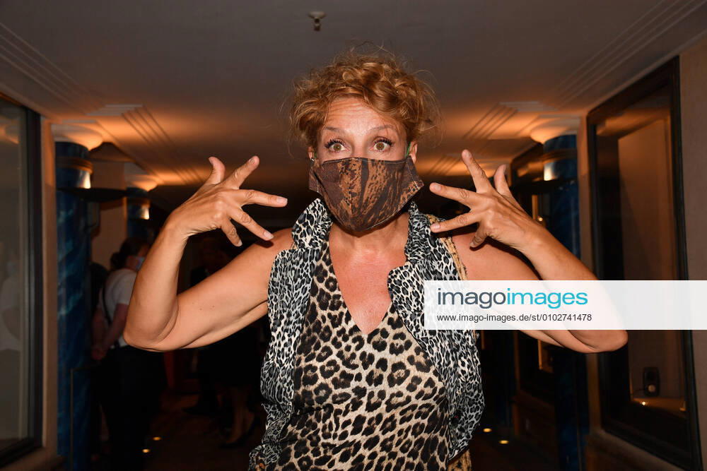 Bilder des Jahres 2020, Entertainment 07 Juli Sissi Perlinger Premiere - Schwiegermutter und andere Bosheiten Komödie im Bayerischen Hof Theater München 29. Juli 2020