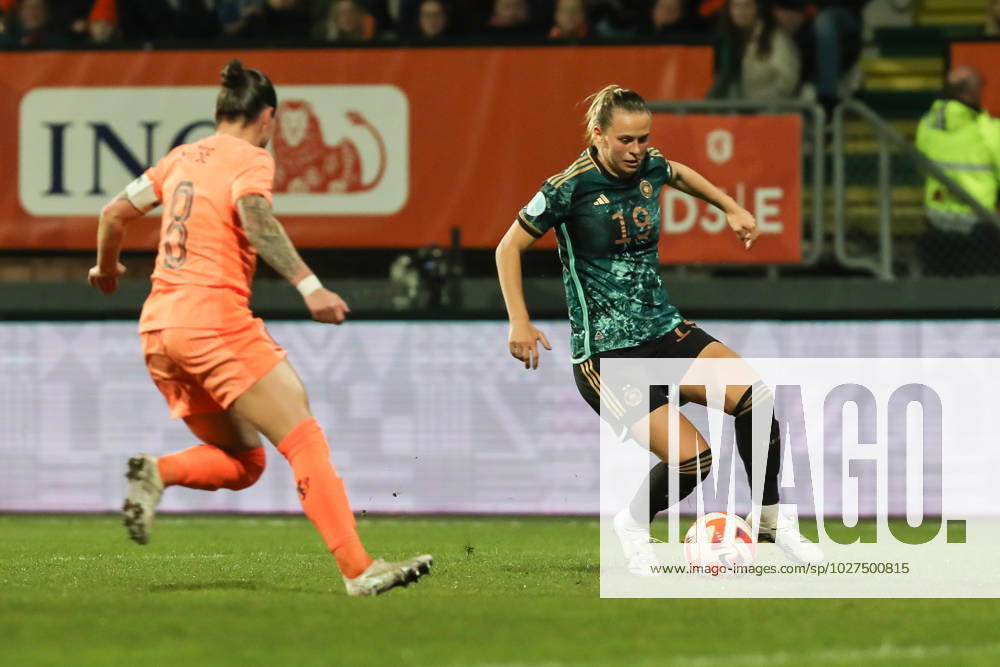 Fussball, UEFA Länderspiel Saison 2022 2023 Freundschaftsspiel Niederlande - Deutschland 07.04.2023, Fortuna Sittard Stadion Klara Buehl (Deutschland, 19) Sittard Fortuna-Sittard-Stadion Niederlande