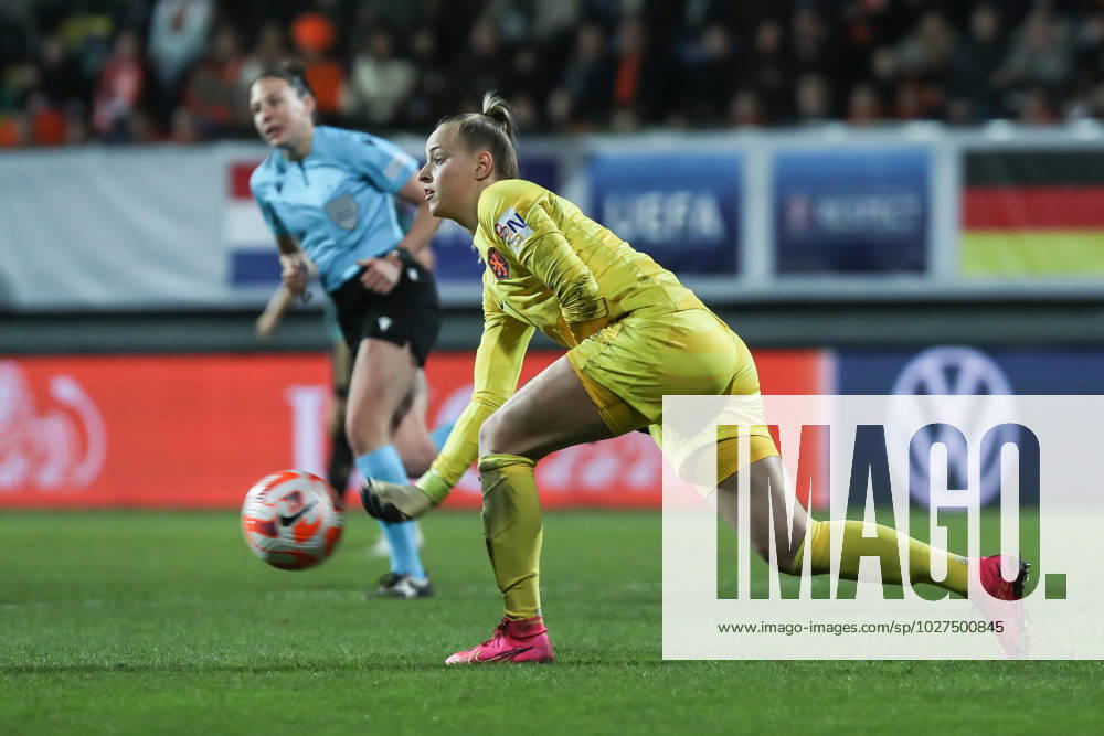 Fussball, UEFA Länderspiel Saison 2022 2023 Freundschaftsspiel Niederlande - Deutschland 07.04.2023, Fortuna Sittard Stadion Daphne van Domselaar (Niederlande, 1) Sittard Fortuna-Sittard-Stadion Niederlande