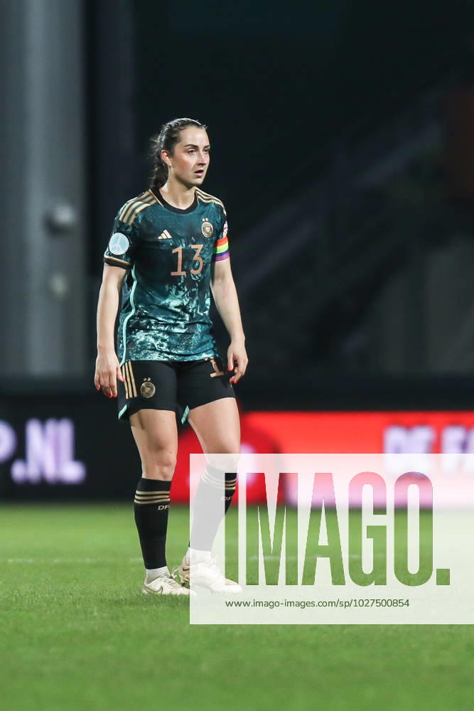 Fussball, UEFA Länderspiel Saison 2022 2023 Freundschaftsspiel Niederlande - Deutschland 07.04.2023, Fortuna Sittard Stadion Sara Daebritz (Deutschland, 13) Sittard Fortuna-Sittard-Stadion Niederlande