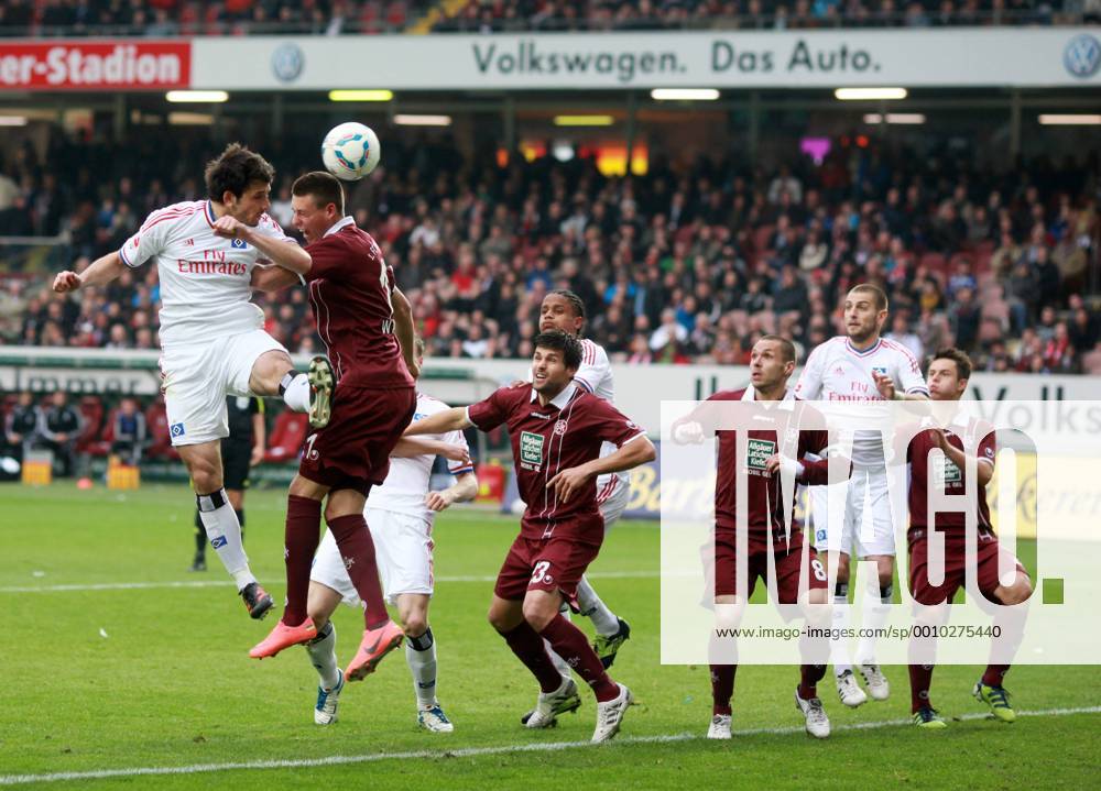 Fußball Bundesliga, 28.Spieltag, 1.FC Kaiserslautern - Hamburger SV am Samstag (31.03.2012) im Fritz-Walter-Stadion in Kaiserslautern.Kaiserslauterns Sandro Wagner (r) und der Hamburger Marcus Berg kämpfen um den Ball. 1.FC Kaiserslautern - Hamburger SV