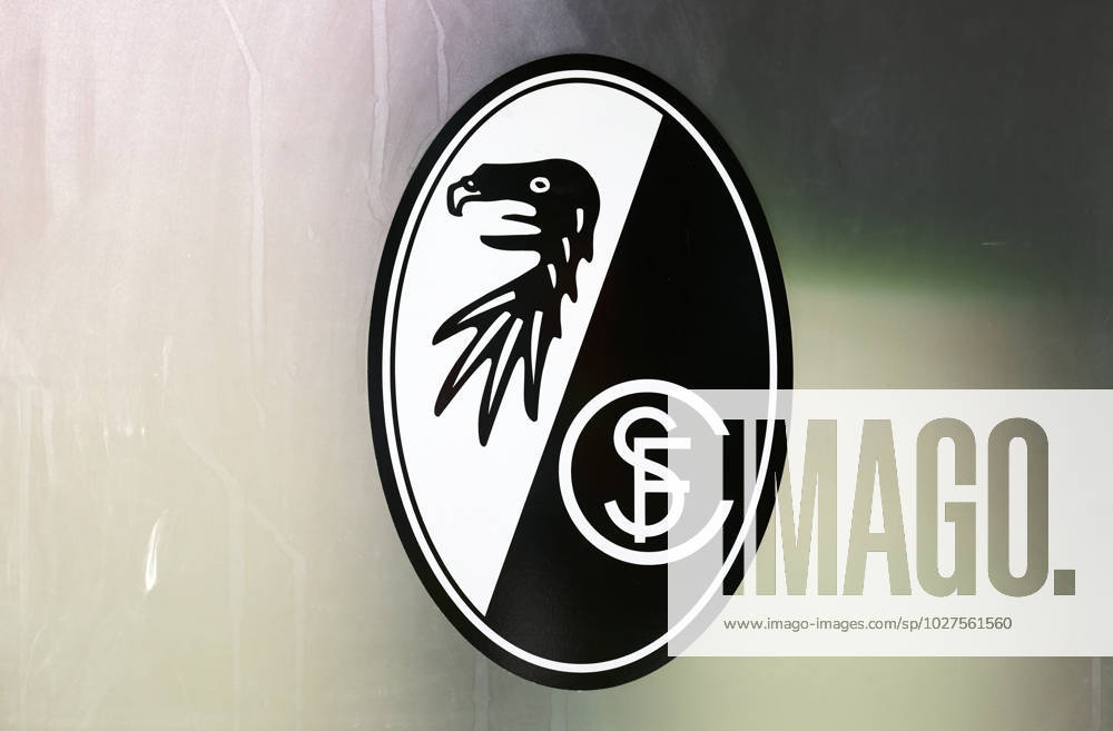 SC Freiburg - FC Bayern München Deutschland, Freiburg, 08.04.2023, Fussball, Bundesliga, SC Freiburg - FC Bayern München: SC Freiburg Wappen Symbol Logo Feature.