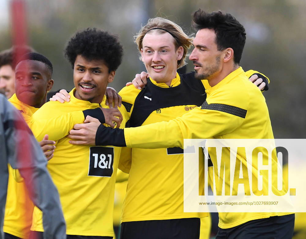 Dortmund, Germany, BVB-Trainingsgelaende Hohenbuschei, BV Borussia Dortmund - Training - 11.04.2023, Karim Adeyemi (Borussia Dortmund), Julian Brandt (Borussia Dortmund) und Mats Hummels (Borussia Dortmund) lacht (Foto Ralf Treese, Ralf Treese) Dortmund BVB-Trainingsgelaende Hohenbuschei North Rhine-Westphalia Germany