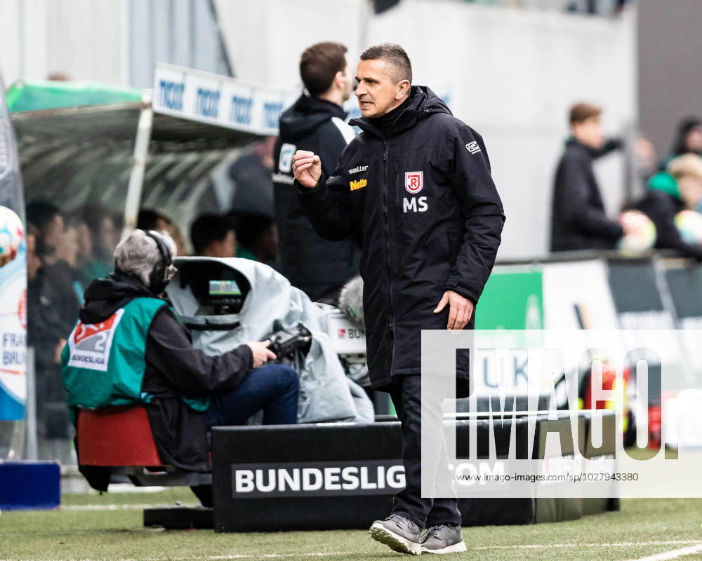 Mersad Selimbegovic (SSV Jahn Regensburg, Trainer) GER, SPVGG Greuther Fuerth vs. SSV Jahn Regensburg, 2.Bundesliga, Fussball, 14.04.2023, 28.Spieltag, Saison 2022 2023 DFB, DFL REGULATIONS PROHIBIT ANY USE OF PHOTOGRAPHS AS IMAGE SEQUENCES AND OR QUASI-VIDEO SPVGG Greuther Fuerth vs. SSV Jahn Regensburg, 2.Bundesliga, Fussball, 14.04.2023, 28.Spieltag, Saison 2022 2023 Fuerth