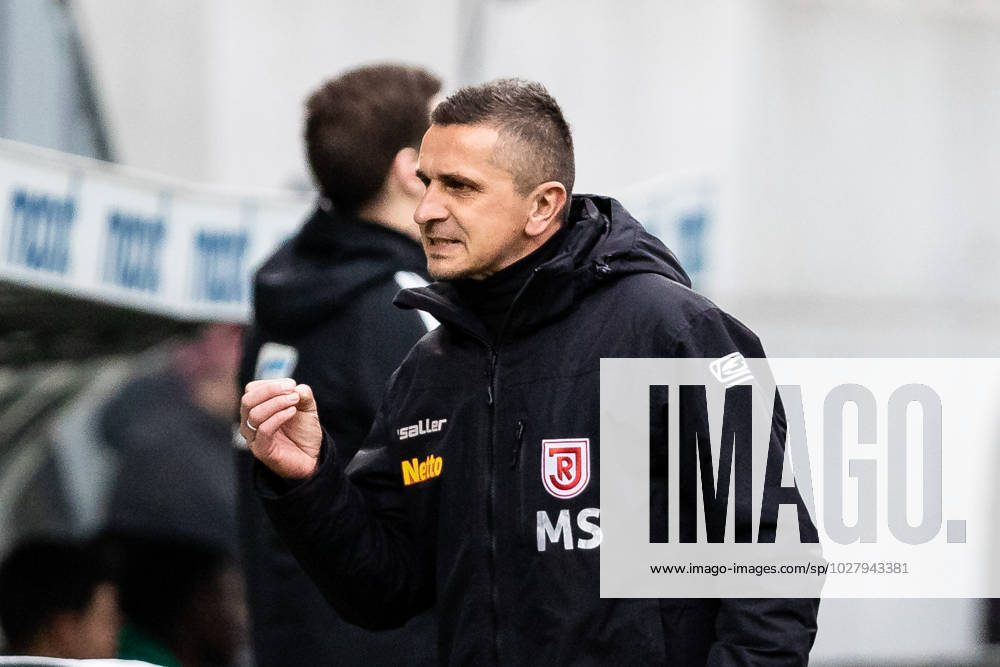 Mersad Selimbegovic (SSV Jahn Regensburg, Trainer) GER, SPVGG Greuther Fuerth vs. SSV Jahn Regensburg, 2.Bundesliga, Fussball, 14.04.2023, 28.Spieltag, Saison 2022 2023 DFB, DFL REGULATIONS PROHIBIT ANY USE OF PHOTOGRAPHS AS IMAGE SEQUENCES AND OR QUASI-VIDEO SPVGG Greuther Fuerth vs. SSV Jahn Regensburg, 2.Bundesliga, Fussball, 14.04.2023, 28.Spieltag, Saison 2022 2023 Fuerth