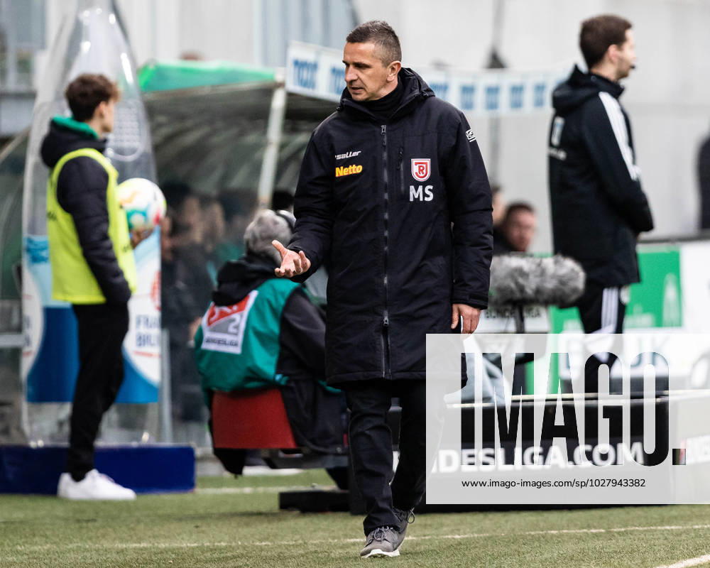 Mersad Selimbegovic (SSV Jahn Regensburg, Trainer) GER, SPVGG Greuther Fuerth vs. SSV Jahn Regensburg, 2.Bundesliga, Fussball, 14.04.2023, 28.Spieltag, Saison 2022 2023 DFB, DFL REGULATIONS PROHIBIT ANY USE OF PHOTOGRAPHS AS IMAGE SEQUENCES AND OR QUASI-VIDEO SPVGG Greuther Fuerth vs. SSV Jahn Regensburg, 2.Bundesliga, Fussball, 14.04.2023, 28.Spieltag, Saison 2022 2023 Fuerth