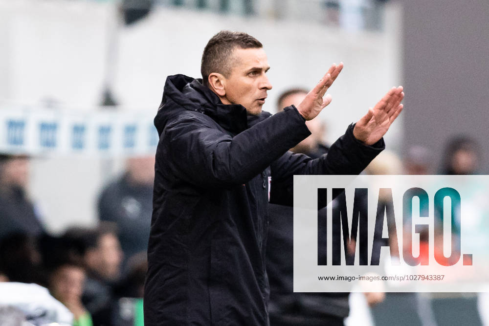 Mersad Selimbegovic (SSV Jahn Regensburg, Trainer) GER, SPVGG Greuther Fuerth vs. SSV Jahn Regensburg, 2.Bundesliga, Fussball, 14.04.2023, 28.Spieltag, Saison 2022 2023 DFB, DFL REGULATIONS PROHIBIT ANY USE OF PHOTOGRAPHS AS IMAGE SEQUENCES AND OR QUASI-VIDEO SPVGG Greuther Fuerth vs. SSV Jahn Regensburg, 2.Bundesliga, Fussball, 14.04.2023, 28.Spieltag, Saison 2022 2023 Fuerth