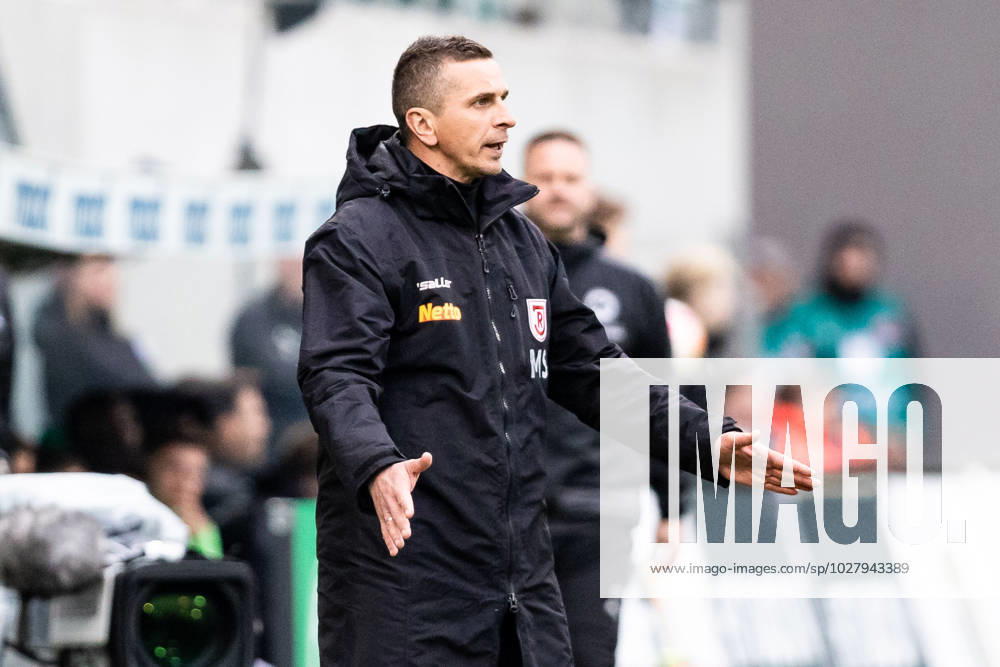 Mersad Selimbegovic (SSV Jahn Regensburg, Trainer) GER, SPVGG Greuther Fuerth vs. SSV Jahn Regensburg, 2.Bundesliga, Fussball, 14.04.2023, 28.Spieltag, Saison 2022 2023 DFB, DFL REGULATIONS PROHIBIT ANY USE OF PHOTOGRAPHS AS IMAGE SEQUENCES AND OR QUASI-VIDEO SPVGG Greuther Fuerth vs. SSV Jahn Regensburg, 2.Bundesliga, Fussball, 14.04.2023, 28.Spieltag, Saison 2022 2023 Fuerth
