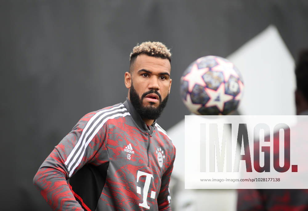 München, Deutschland 18. April 2023: Fussball, Herren, Saison 2022 2023, FC Bayern München, Säbener Strasse, Trainingsgelände, Training, Abschlusstraining Eric Maxim Choupo-Moting (FC Bayern München) mit Blick auf den Ball