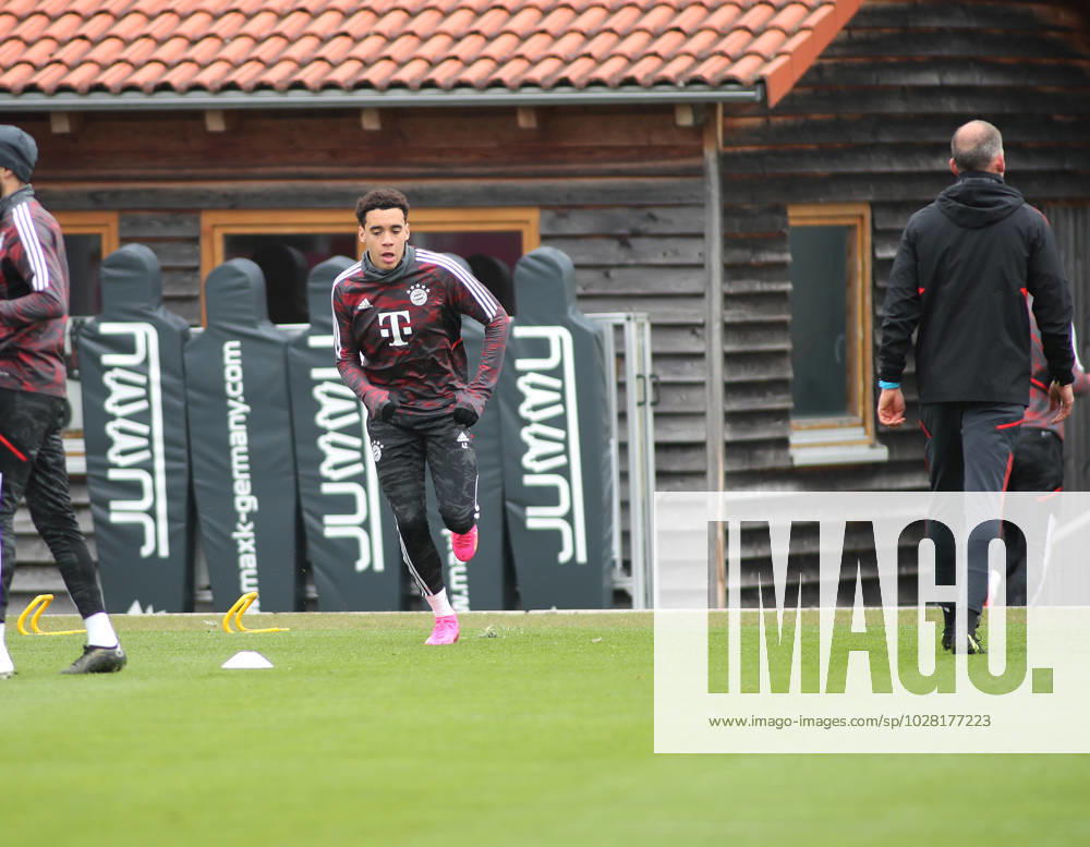 München, Deutschland 18. April 2023: Fussball, Herren, Saison 2022 2023, FC Bayern München, Säbener Strasse, Trainingsgelände, Training, Abschlusstraining Jamal Musiala (FC Bayern München)