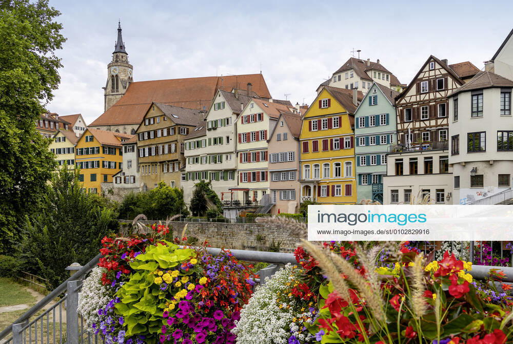 Neckarfront Tübingen mit Stiftskirche. 02.08.2020, Tübingen, Baden-Württemberg, Deutschland.
