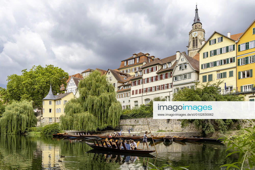 Neckarfront Tübingen mit Stiftskirche und Hölderlinturm. 02.08.2020, Tübingen, Baden-Württemberg, Deutschland.