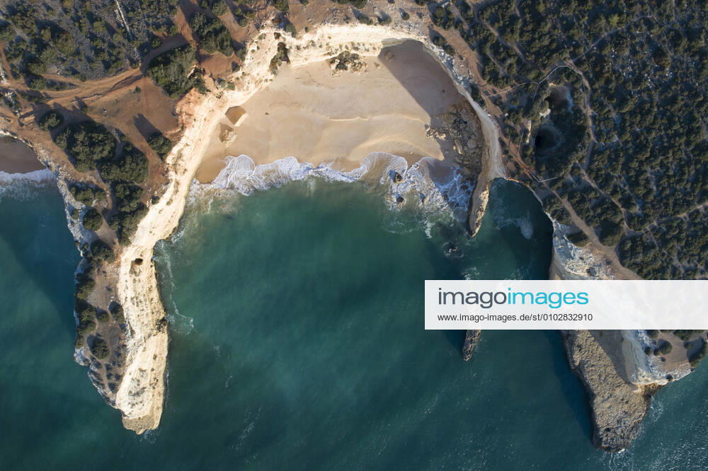Algarve Beach from aerial view Portugal, Faro District, Ferragudo CR_NEAN200722B-448806-01