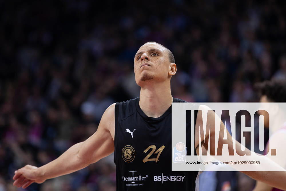 EasyCredit Basketball Bundesliga, Telekom Baskets Bonn vs. Basketball Löwen Braunschweig, 29.04.2023 Robin Amaize (Basketball Löwen Braunschweig 21) ist mit einer Schiedsrichterentscheidung nicht einverstanden