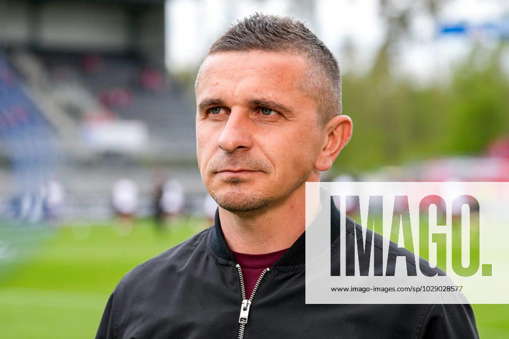 Mersad Selimbegovic (Trainer, Cheftrainer, Regensburg), Einzelbild, Einzelfoto, Aktion, Action, Porträt, Portrait, 30.04.2023, Sandhausen (Deutschland), Fussball, 2. Bundesliga, SV Sandhausen - SSV Jahn Regensburg, DFB DFL REGULATIONS PROHIBIT ANY USE OF PHOTOGRAPHS AS IMAGE SEQUENCES AND OR QUASI-VIDEO.