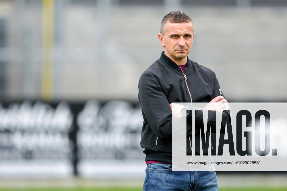 Mersad Selimbegovic (Trainer, Cheftrainer, Regensburg), Einzelbild, Einzelfoto, Aktion, Action, 30.04.2023, Sandhausen (Deutschland), Fussball, 2. Bundesliga, SV Sandhausen - SSV Jahn Regensburg, DFB DFL REGULATIONS PROHIBIT ANY USE OF PHOTOGRAPHS AS IMAGE SEQUENCES AND OR QUASI-VIDEO.