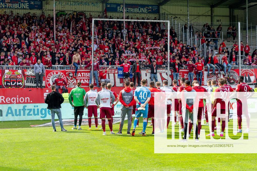 SSV Jahn Regensburg, Team, Fans GER, SV Sandhausen vs. SSV Jahn Regensburg, Fussball, 2.Bundesliga, 30. Spieltag, Spielzeit 2022 2023, 30.04.2023, REGULATIONS PROHIBIT ANY USE OF PHOTOGRAPHS AS IMAGE SEQUENCES, GER, SV Sandhausen vs. SSV Jahn Regensburg, Fussball, 2.Bundesliga, 30. Spieltag, Spielzeit 2022 2023, 30.04.2023 Sandhausen