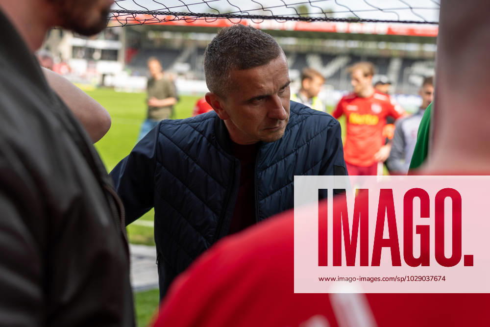 Mersad Selimbegovic (SSV Jahn Regensburg, Trainer), GER, SV Sandhausen vs. SSV Jahn Regensburg, Fussball, 2.Bundesliga, 30. Spieltag, Spielzeit 2022 2023, 30.04.2023, REGULATIONS PROHIBIT ANY USE OF PHOTOGRAPHS AS IMAGE SEQUENCES, GER, SV Sandhausen vs. SSV Jahn Regensburg, Fussball, 2.Bundesliga, 30. Spieltag, Spielzeit 2022 2023, 30.04.2023 Sandhausen