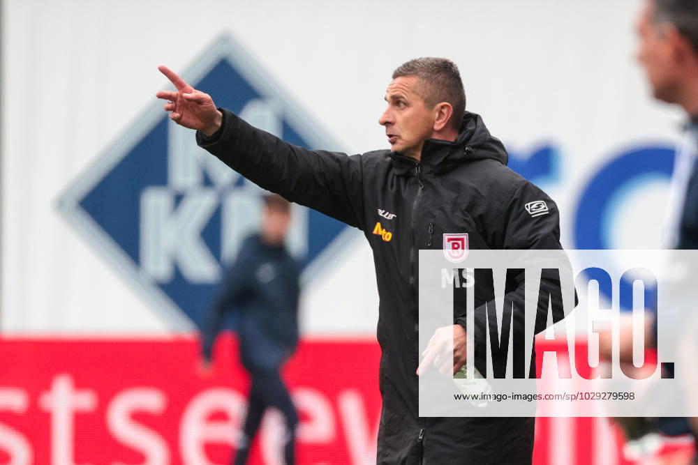 Trainer Mersed Selimbegovic (Regensburg) ; GER, FC Hansa Rostock vs. SSV Jahn Regensburg, Fussball, 2. Bundesliga, 31. Spieltag, Spielzeit 2022 2023, 06.05..2023, DFL REGULATIONS PROHIBIT ANY USE OF PHOTOGRAPHS AS IMAGE SEQUENCES AND OR QUASI-VIDEO, GER, FC Hansa Rostock vs. SSV Jahn Regensburg, Fussball, 2. Bundesliga, 31. Spieltag, Spielzeit 2022 2023, 06.05..2023 Rostock
