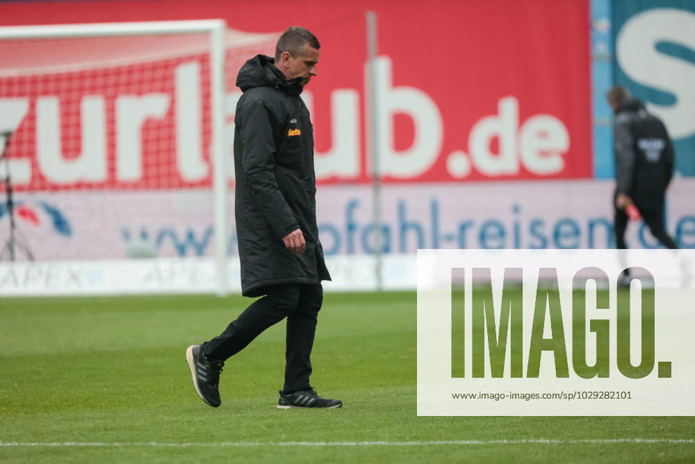 Trainer Mersed Selimbegovic (Regensburg) ; GER, FC Hansa Rostock vs. SSV Jahn Regensburg, Fussball, 2. Bundesliga, 31. Spieltag, Spielzeit 2022 2023, 06.05..2023, DFL REGULATIONS PROHIBIT ANY USE OF PHOTOGRAPHS AS IMAGE SEQUENCES AND OR QUASI-VIDEO, GER, FC Hansa Rostock vs. SSV Jahn Regensburg, Fussball, 2. Bundesliga, 31. Spieltag, Spielzeit 2022 2023, 06.05..2023 Rostock
