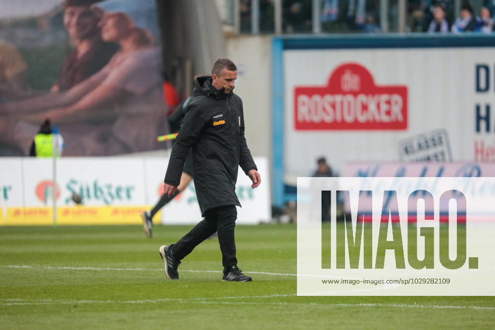 Trainer Mersed Selimbegovic (Regensburg) ; GER, FC Hansa Rostock vs. SSV Jahn Regensburg, Fussball, 2. Bundesliga, 31. Spieltag, Spielzeit 2022 2023, 06.05..2023, DFL REGULATIONS PROHIBIT ANY USE OF PHOTOGRAPHS AS IMAGE SEQUENCES AND OR QUASI-VIDEO, GER, FC Hansa Rostock vs. SSV Jahn Regensburg, Fussball, 2. Bundesliga, 31. Spieltag, Spielzeit 2022 2023, 06.05..2023 Rostock